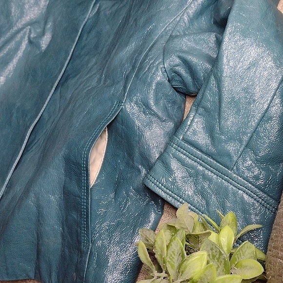 NEW Coach Cropped Distressed Leather Jacket in Teal Green - Picture 7 of 16